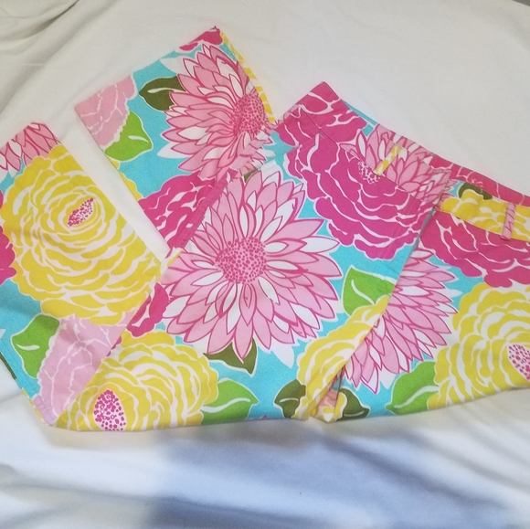 Lilly Pulitzer Vintage size 6 Capris. Like new. - Picture 2 of 6